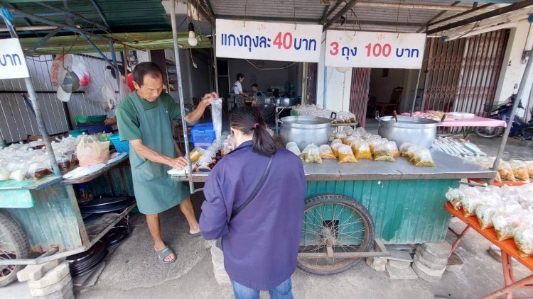 ยะลามีอยู่จริง ข้าวแกง 3 ถุง 100 อิ่มทั้งครอบครัวหมู ถูกใจคนหาเช้ากินค่ำ