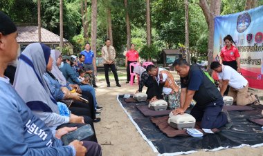 ผอ.ศรชล.จ.นราธิวาสถ่ายทอดความรู้ด้านการช่วยเหลือผู้ประสบภัยแก่ประชาชนในพื้นที่ชายฝั่ง