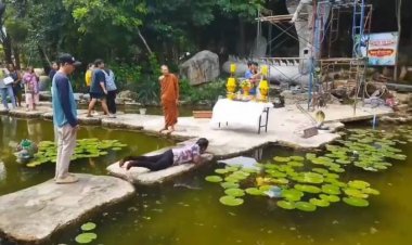 แตกตื่นกันทั้งงาน!จูๆป้าคลานกลางสระน้ำขณะร่วมบวงสรวงพญานาคราช