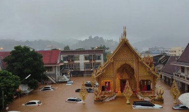 แม่สายวิปโยค!น้ำท่วมสูงหลายพื้นที่ หลายชีวิตรอความช่วยเหลือ