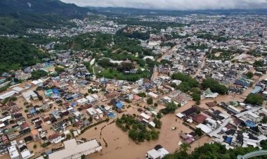 เปิดภาพมุมสูงตัวเมืองเชียงรายอ่วมน้ำท่วมเต็มพื้นที่แล้ว