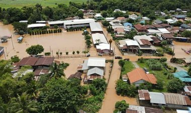 ฝนตกหนักน้ำป่าไหลทะลักท่วม อ.นาด้วง เมืองเลย จมบาดาล 450 หลัง