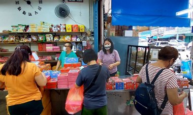 ชาวมาเลย์เดินทางมาแห่ซื้อขนมไหว้พระจันทร์ ที่ร้านเก่าแก่เมืองเบตงคึกคัก
