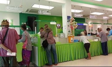 คนอุทัยธานีแห่ตรวจเช็คบัญชี ธนาคาร รอรับเงินดิจิตอล 10,000 บาทคึกคัก