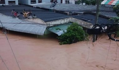 ฝนตกหนัก น้ำป่าไหลทะลักท่วมพะเยา เร่งอพยพปชช.ออกจากพื้นที่