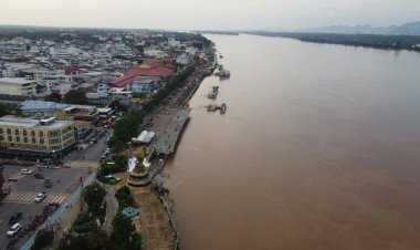 น้ำโขงที่นครพนมสูงเกือบ 12 เมตร จ่อจุดวิกฤติ จนท.เฝ้าระวัง 24 ชั่วโมง