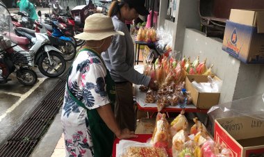 เศรษฐกิจตกต่ำชาวไทยพุทธยะลาจับจายวันสารทเดือนสิบแบบประหยัด