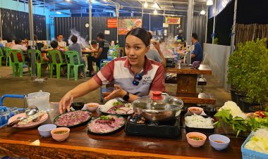 แจ่วฮ้อนน่องลาย สูตรเด็ดเสน่ห์ปลายจวักแม่ค้าสาวเมืองพล ลูกค้าแน่นร้านทุกวัน