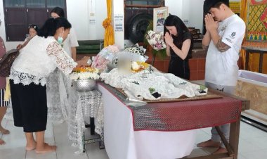 เศร้าทั้งโซเชียล!แม่ร่ำให้แทบขาดใจโอบกอดลูกสาวป่วยโรคมะเร็ง ก่อนหมดลมหายใจ