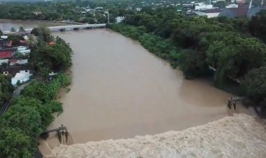 ผู้ว่าฯลำปาง แจ้งเตือนชาวบ้านพื้นที่ลุ่มต่ำ 2 ฝั่งแม่น้ำวัง เฝ้าระวังน้ำล้นตลิ่งท่วมฉับพลัน