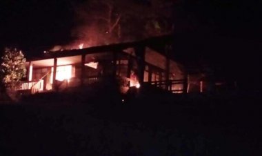 ไฟใต้ระอุ!บุกปล้นปืน จับ 10 จนท.ป่าไม้ฮาลาบาลามัดมือมัดเท้า เผาบ้านพักวอด 4 หลัง