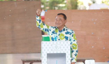 เริ่มแล้ว!เลือกตั้งซ่อมนายกอบจ.ปทุมธานี "ลุงชาญ"หย่อนบัตรคนแรก ด้านแจ๊สควงลูกลงคะแนนเผยมีทีมจับโกงเลือกตั้งพรึบ