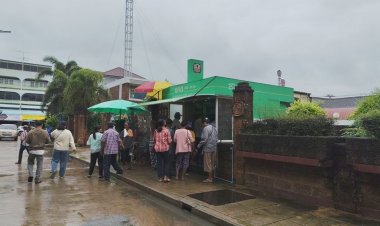 ผู้ถือบัตรสวัสดิการแห่งรัฐและผู้พิการโคราช ดีใจได้เงินหมื่นไปใช้จ่าย หลายรายอดชื่อตกหล่น