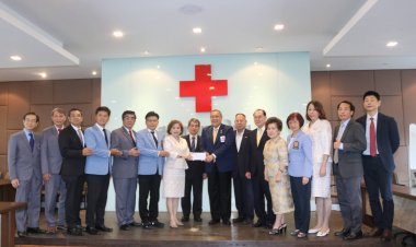 สังคมชื่นชม  15 กลุ่มนักธุรกิจจีนแผ่นดินใหญ่บริจาคกว่า 4 ล้านบาทช่วยผู้ประสบภัยน้ำท่วม