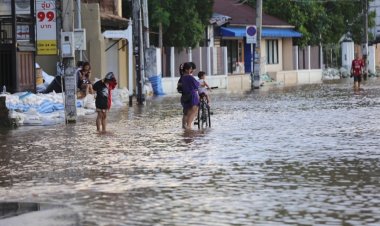 ผู้ว่าฯ เชียงใหม่ เผยแม่น้ำปิงเอ่อล้นทะลักท่วมย่านเศรษฐกิจ ลดลงเข้าสู่ภาวะปกติแล้ว