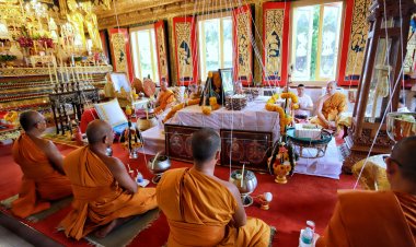 เข้มขลังปลุกเสก “เหรียญพระอุปัชฌาย์อ๊อด”ศิษยานุศิษย์รอรับเหรียญแจกทานกันคับคั่ง