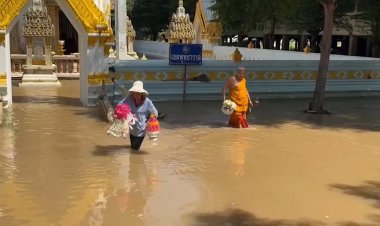 เจ้าพระยาไหลสมทบแม่น้ำน้อยล้นตลิ่งท่วมสถานพยาบาล-ชุมชนริมน้ำเมืองกรุงเก่า