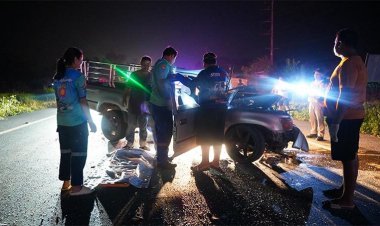 สลด!รถพ่วงกำลังเลี้ยวเข้าปั๊ม ลุงขับกระบะพุ่งชนท้ายสนั่น ดับ 2 ศพ