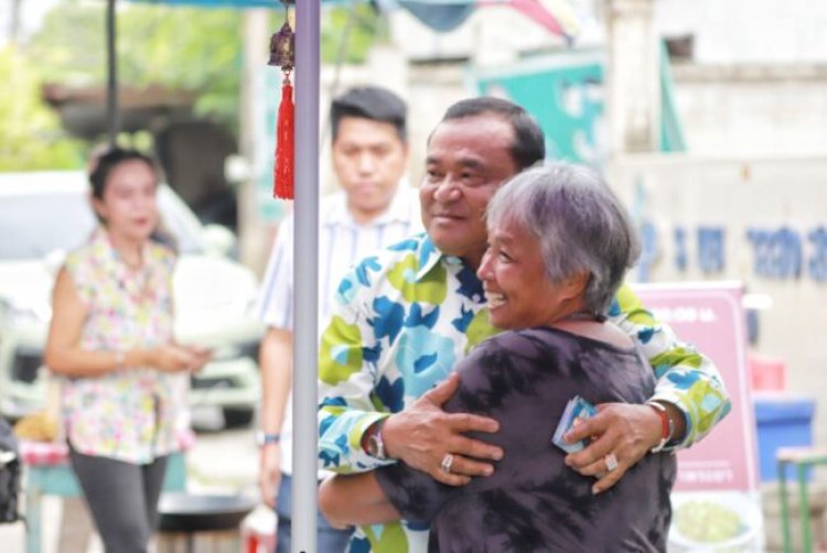 ลุงชาญลุยหาเสียง เคาะประตูบ้านขอคะแนน ชาวบ้านสงสัยคำตัดสิน กกต.คาดคะแนนดีกว่าเดิม