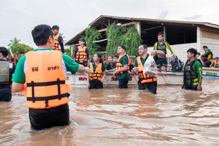 CPF ปันน้ำใจ ส่งมอบอาหารปลอดภัย ช่วยพี่น้องชาวไทย สู้ภัยน้ำท่วม