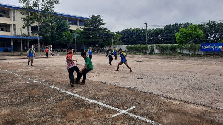 ผวาคุก!ผอ-ครู โรงเรียนอำนาจเจริญไม่กล้าแตะต้องสนามฟุตซอลหวั่นมีความผิด