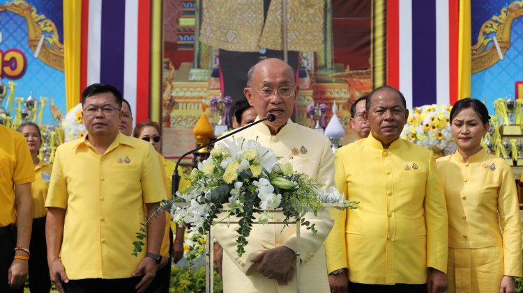 องคมนตรีประธานเปิดงานแข่งขันเรือยาวชิงถ้วยพระราชทาน ณ ลำน้ำน่านหน้าวัดท่าหลวง พระอารามหลวง จังหวัดพิจิตร