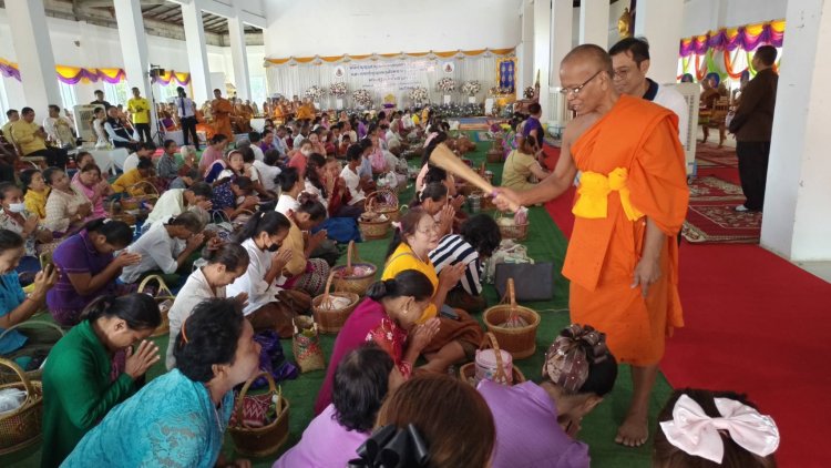ชาวอำเภอโพธิ์ศรีสุวรรณแห่ทำบุญอายุวัฒนมงคลพระครูสุจิตโพธาลังการ ครบรอบ 5 รอบ