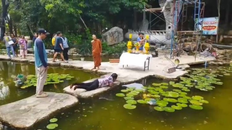 แตกตื่นกันทั้งงาน!จูๆป้าคลานกลางสระน้ำขณะร่วมบวงสรวงพญานาคราช