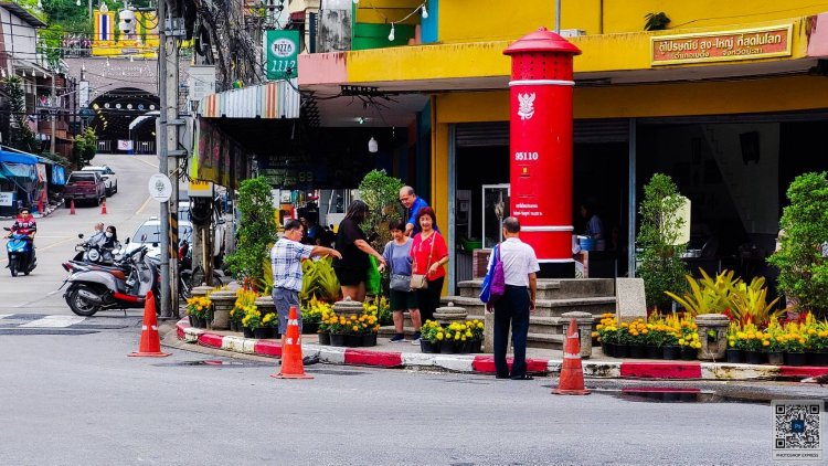 นทท.ไทย-เทศแห่ถ่ายรูปคู่ตู้ไปรษณีย์ยักษ์เก็บภาพเป็นที่ระลึกครบรอบ 100 ปี ดันท่องเที่ยวเบตงคึกคัก