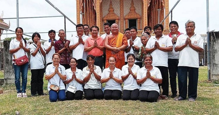 ชาวกุดพิมาน ร่วมยินดี สนอง หวังหยิบกลาง หลวงพ่อนุช แต่งตั้งเป็นไวยาวัจกร สานต่องานวัดบ้านไร่