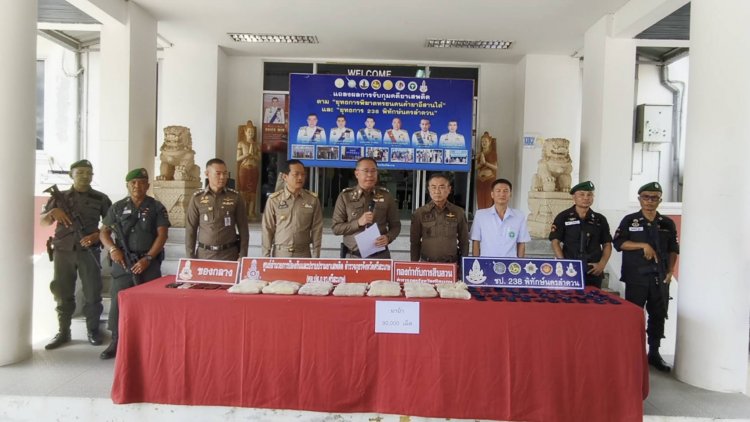 ตำรวจศรีสะเกษบุกจับยกแก๊งค้ายาบ้ายึดของกลาง 9 พันเม็ด