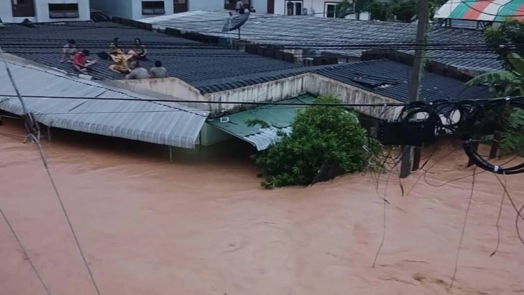 ฝนตกหนัก น้ำป่าไหลทะลักท่วมพะเยา เร่งอพยพปชช.ออกจากพื้นที่