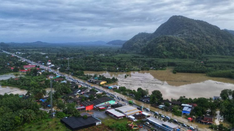 สตูลวิกฤติ "น้ำท่วม" 5 อำเภอ กระทบโรงเรียนปิดแล้ว 7 แห่ง