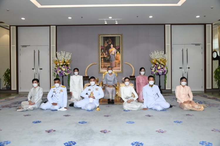 พระราชทาน "น้ำสังข์ข้างที่"เขมจิรา อัคราตรีทศ-เรืออากาศเอก อินทัช อินทร์ทองน้อย