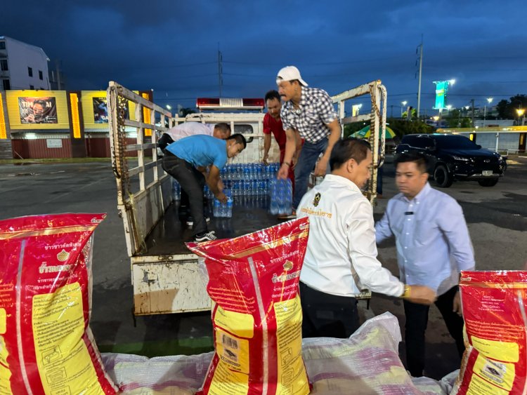 ธารน้ำใจชาวโคราช หลั่งไหลช่วยผู้ประสบภัยน้ำท่วมภาคเหนือและอีสานอย่างต่อเนื่อง