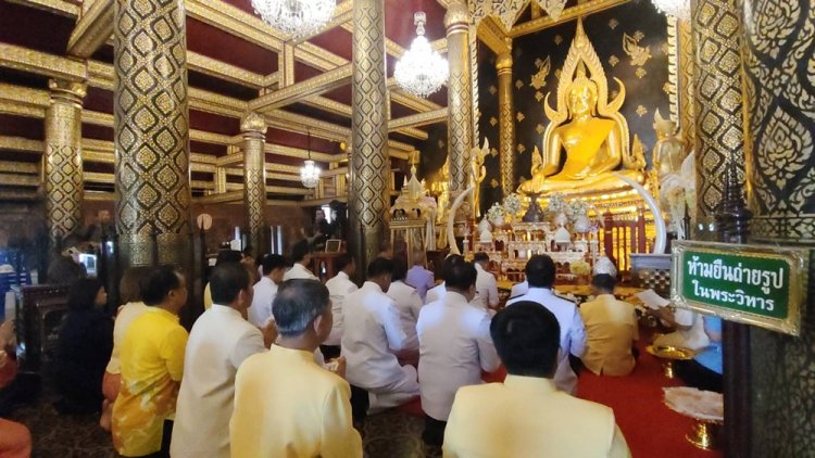 ชาวเมืองสองแควร่วมทอดผ้าป่าหัวเรือถวายผ้าห่มพระพุทธชินราชสืบทอดประเพณีท้องถิ่นกว่า 120 ปี