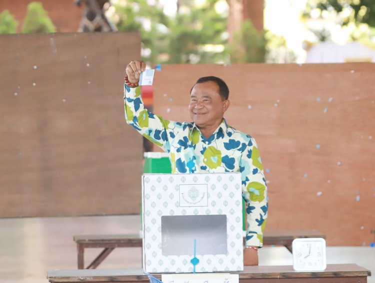 เริ่มแล้ว!เลือกตั้งซ่อมนายกอบจ.ปทุมธานี "ลุงชาญ"หย่อนบัตรคนแรก ด้านแจ๊สควงลูกลงคะแนนเผยมีทีมจับโกงเลือกตั้งพรึบ
