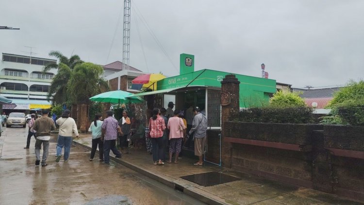 ผู้ถือบัตรสวัสดิการแห่งรัฐและผู้พิการโคราช ดีใจได้เงินหมื่นไปใช้จ่าย หลายรายอดชื่อตกหล่น