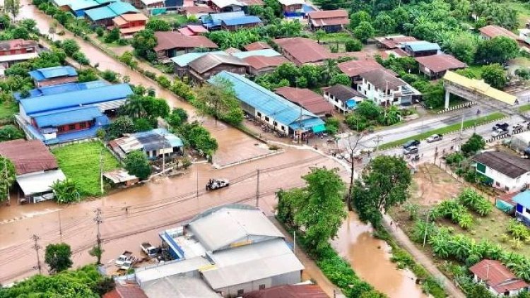 "ศรีสำโรง-สวรรค์"เมืองสุโขทัยอ่วมน้ำยมซัดคันดินพังทะลักท่วม