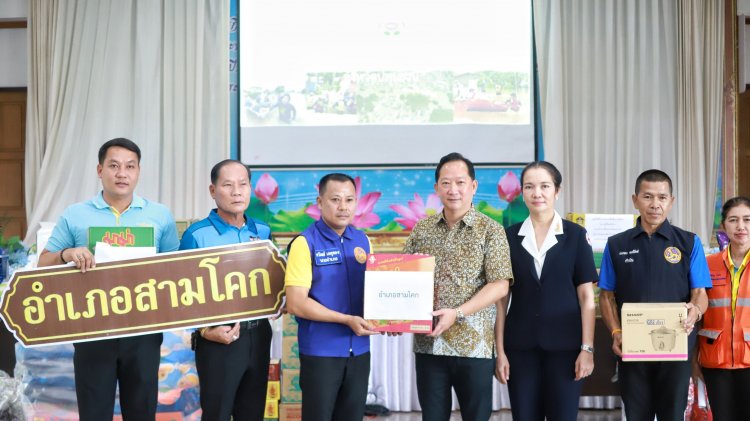 ธารน้ำใจชาวปทุมธานีหลั่งไหลช่วยผู้ประสบภัยน้ำท่วมภาคเหนือ