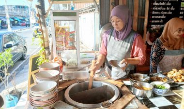 ท้าให้ลอง “ก๋วยเตี๋ยวบางนาราไก่มะระเนื้อเปื่อย” สูตรเข้มข้นไม่อร่อยยินดีคืนเงิน