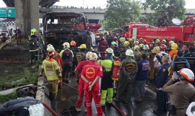 บัสนร.นยางระเบิด ก่อนชนแบริเออไฟลุกท่วม พบใต้ท้องรถมีถังแก๊สเพียบ