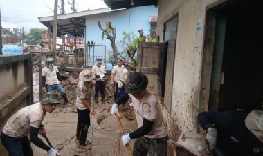 เปิดปฏิบัติการวันที่ 2 ภารกิจ อส.ศรีสะเกษ 60 นาย ลุยกอบกู้ ฟื้นฟูบ้านเรือนเหยื่ออุทกภัยเชียงราย