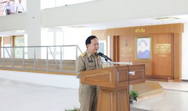 ผู้ว่าฯ ปทุมธานี แถลงเหตุการณ์รถบัสทัศนศึกษานักเรียนจาก จ.อุทัยธานีไฟไหม้ บริเวณถนนวิภาวดีรังสิต