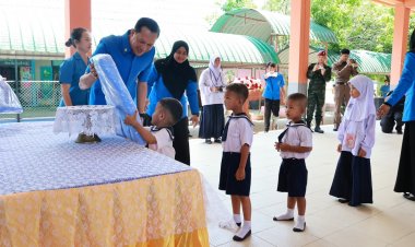 ผู้ว่าฯ นรา ตรวจเยี่ยมและมอบผ้าห่มกันหนาว กระเป๋านักเรียนพระราชทาน ให้แก่นักเรียนโรงเรียนราชประชานุเคราะห์ 9