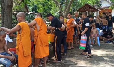 เพื่อนร่วมชั้นเตรียมบวชหน้าไฟ 36 รูปในพิธีพระราชทานเพลิงศพนักเรียน-ครู 23 เหยื่อรถบัสมรณะ