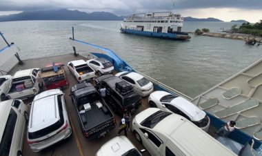 หยุดยาว 3 วันเกาะช้างคึกคักนักท่องเที่ยวรอข้ามเรือเฟอร์รี่แน่น