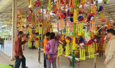 ชาวบ้านช่อระกาเมืองชัยภูมิเร่งทำต้นกระธูปออกพรรษาปี67