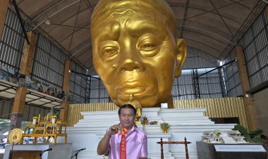 ชาวโคราชแห่ถ่ายเลขเด็ด หลวงพ่อคูณองค์ใหญ่สุดในโลก