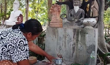 ชาวอุทัยธานีแห่ขอโชคลาภปู่ฤาษีนารอดที่วัดทันสมัยพัฒนาราม